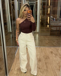 Calça jeans wide leg com viés chocolate