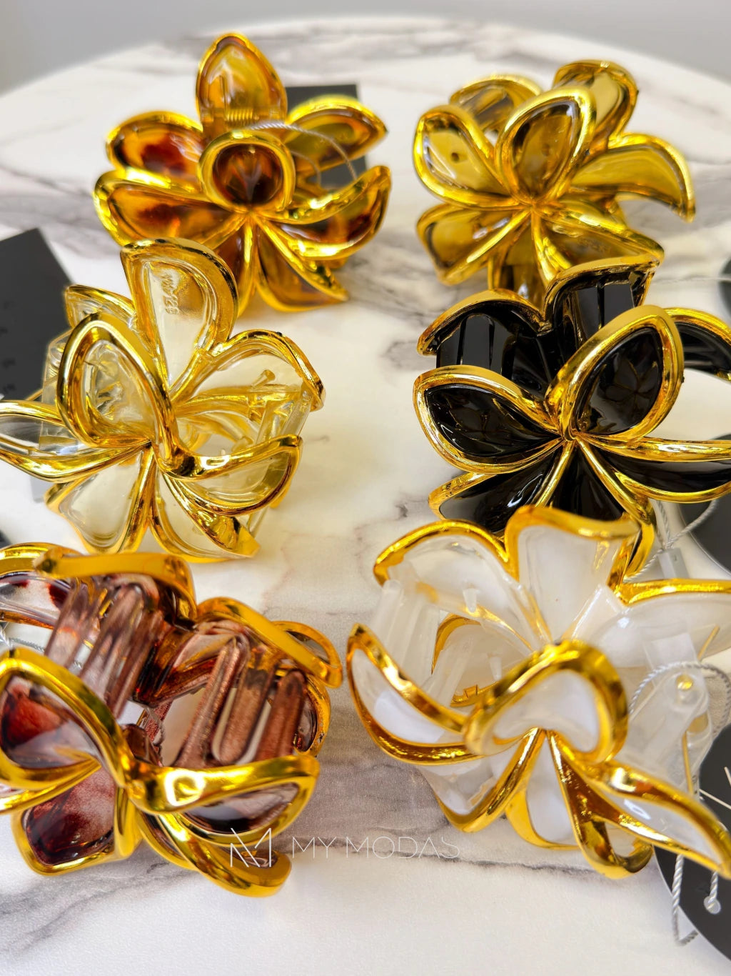 Presilha flor pétalas acetinada