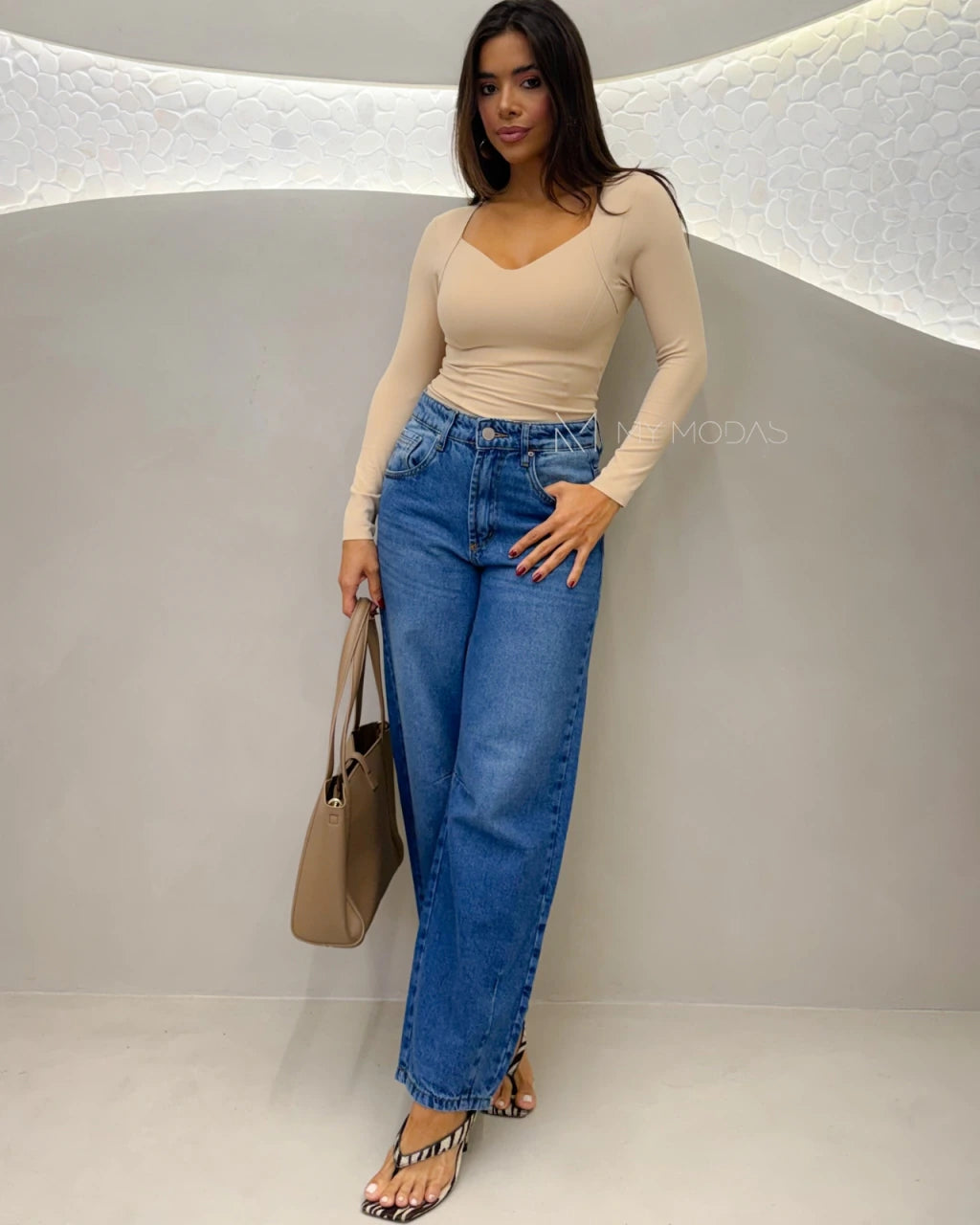 Blusa modeladora ajusta no corpo tecido tecnológico