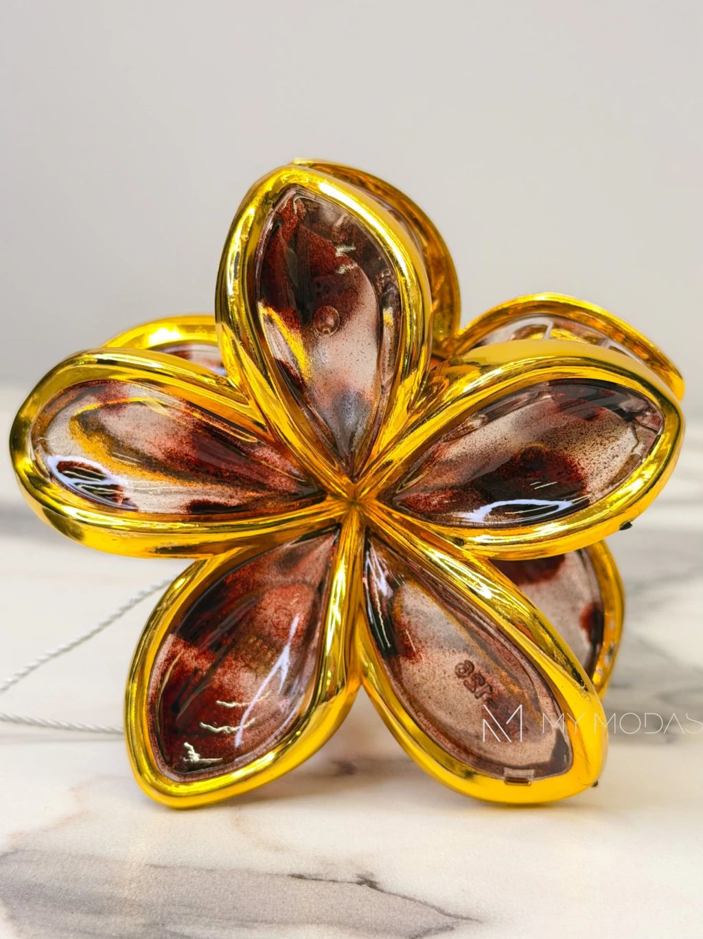Presilha flor pétalas acetinada