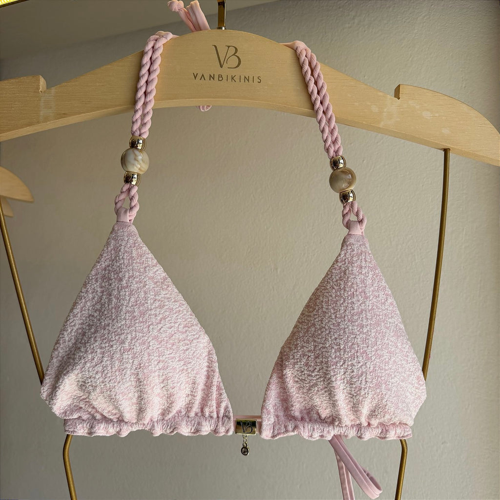 Top cortininha com bojo detalhes trançados e miçangas alças com bojo removível Algodão doce rosa (CALCINHA NÃO INCLUSO)
