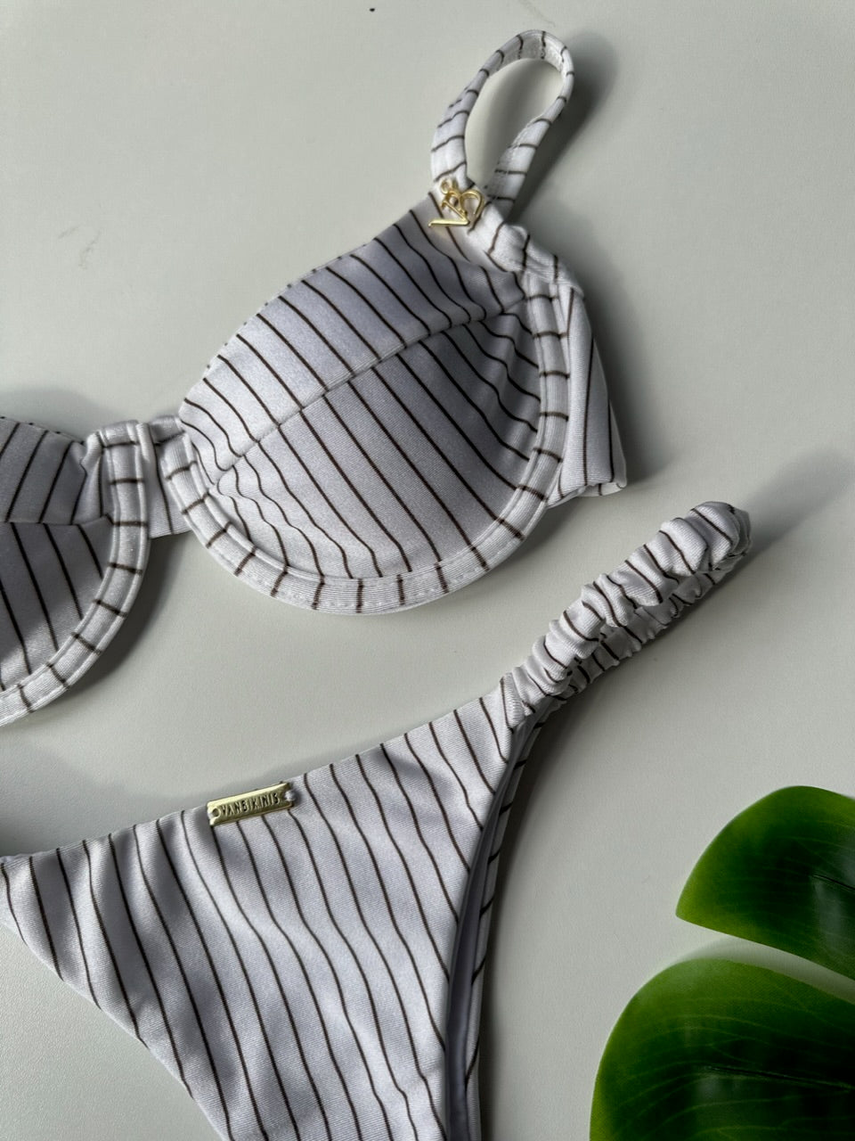 Calcinha Frufru Glow Risca giz Off White (top não incluso)