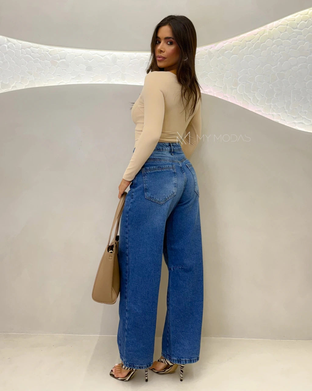 Blusa modeladora ajusta no corpo tecido tecnológico