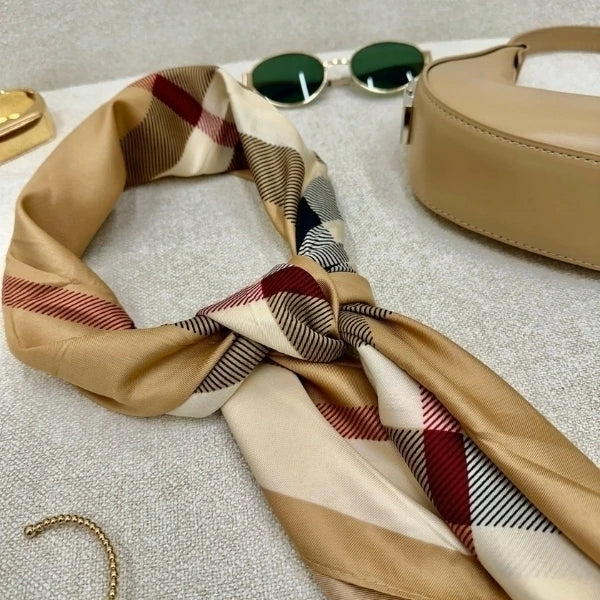 Lenço cetim inspiração Burberry