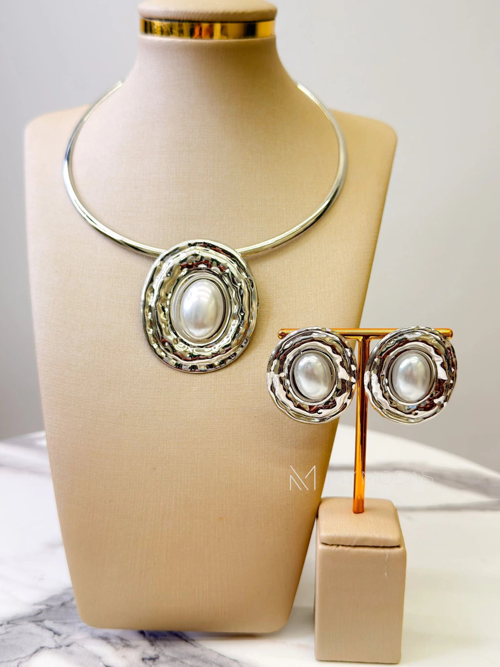 Conjunto oval Chocker e brinco pérola