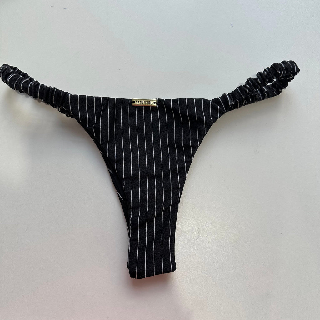 Calcinha Frufru Risca giz preta (top não incluso)