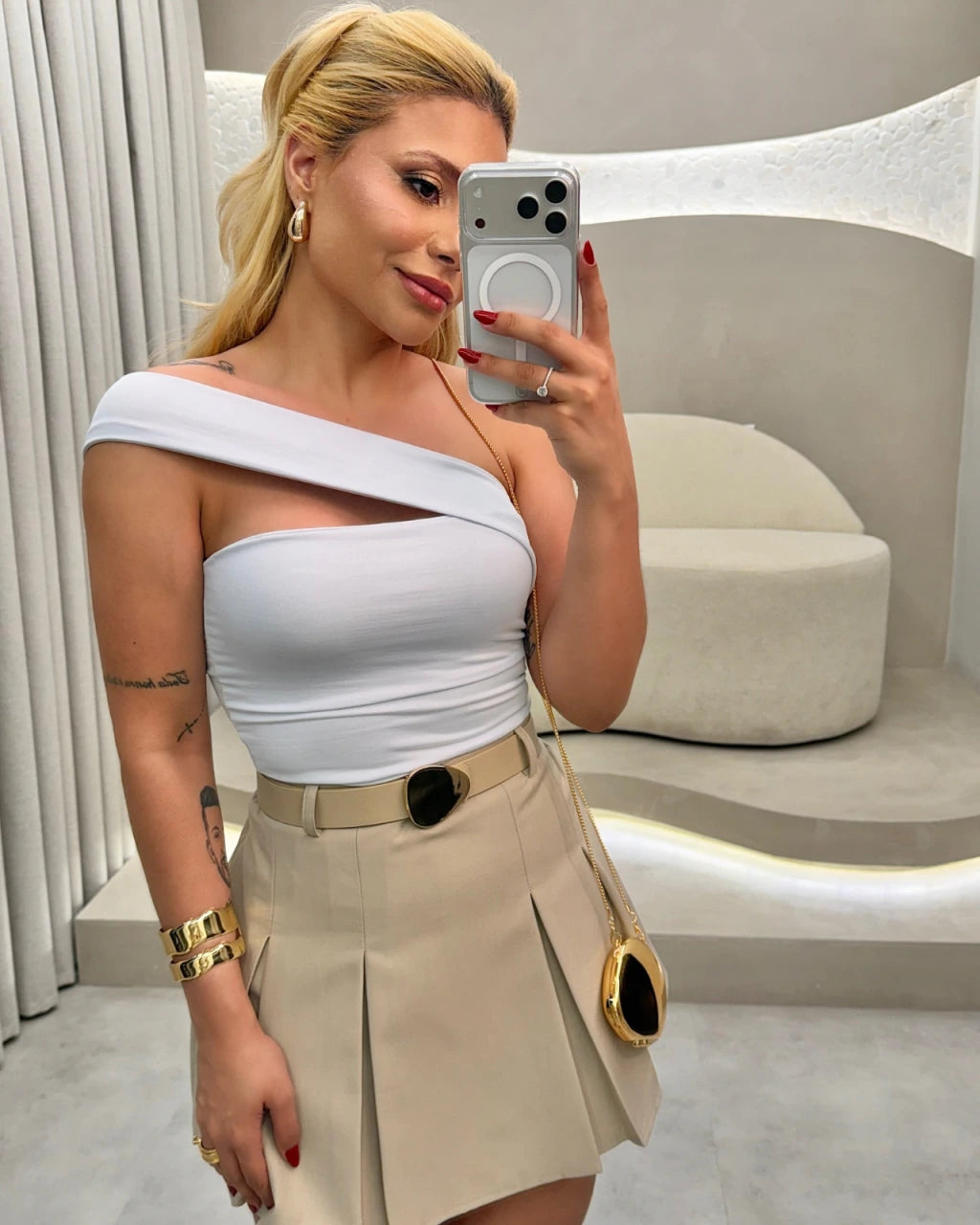 Cropped Veronica