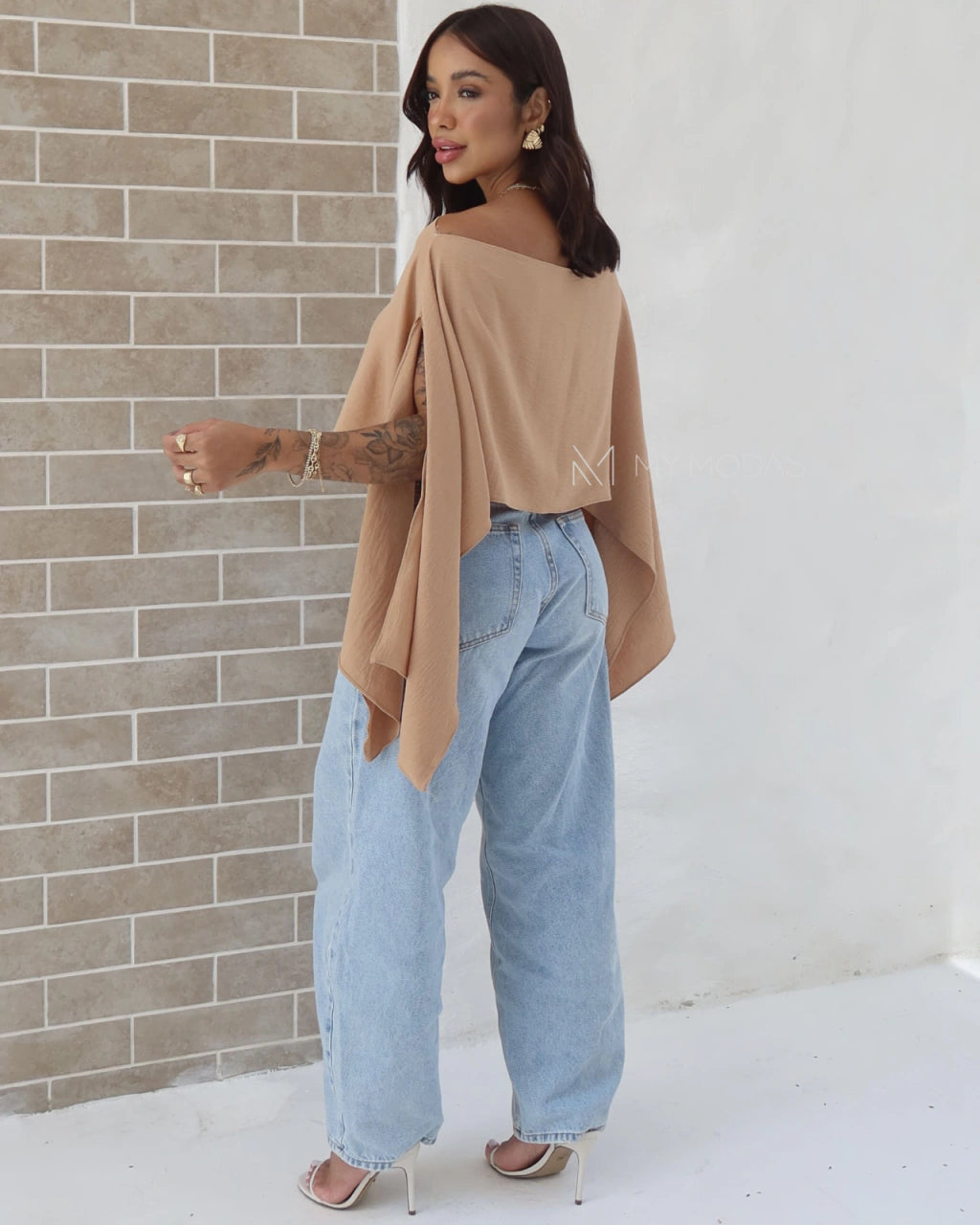 Blusa assimétrica multiformas