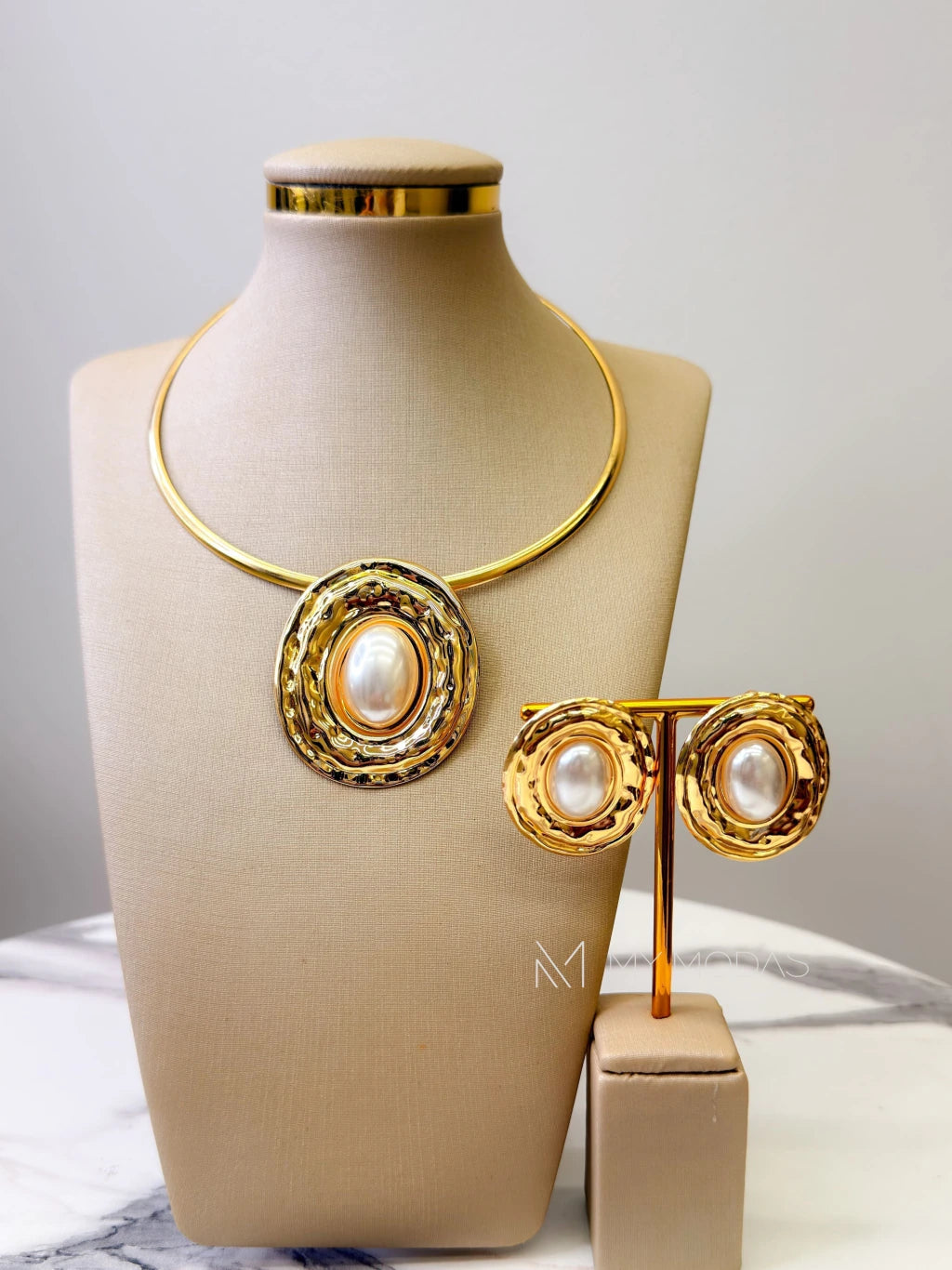 Conjunto oval Chocker e brinco pérola