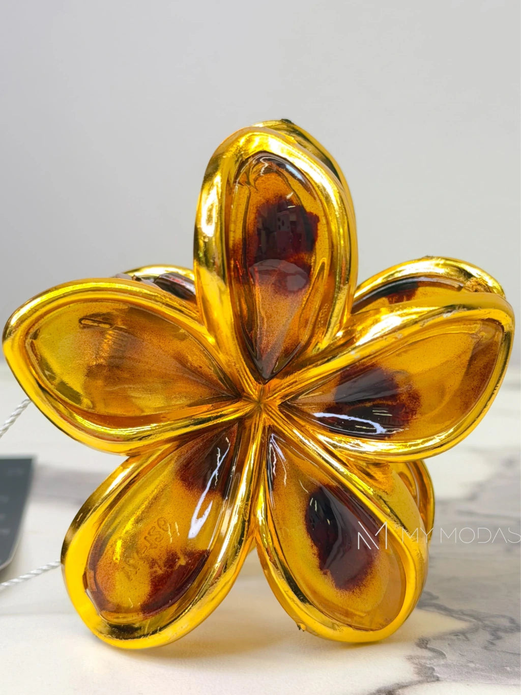 Presilha flor pétalas acetinada