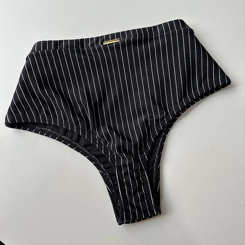 Calcinha hot pants glow risca giz preta 151 (BUSTO NÃO INCLUSO)