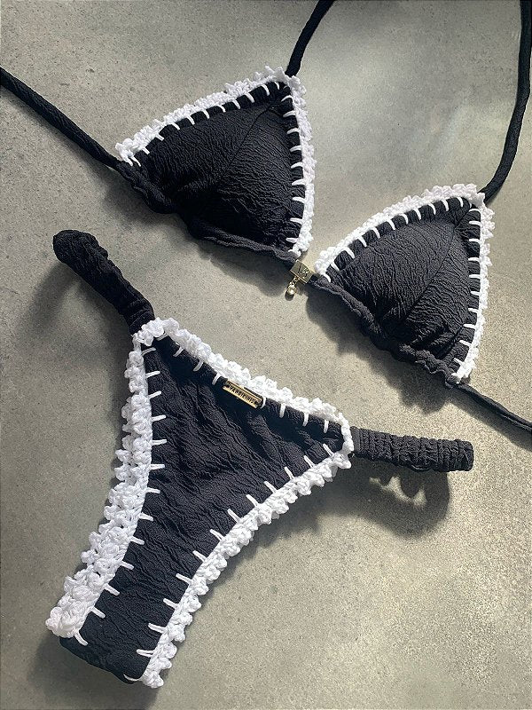Cortininha Carmel preto com crochê branco (CALCINHA NÃO INCLUSO)