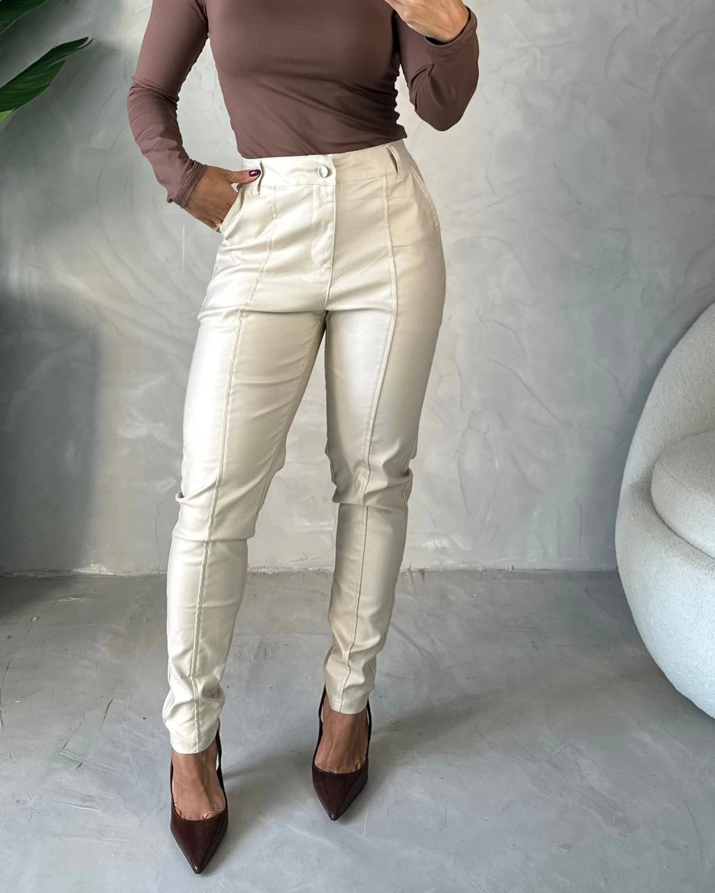 Calça Skinny Resinada