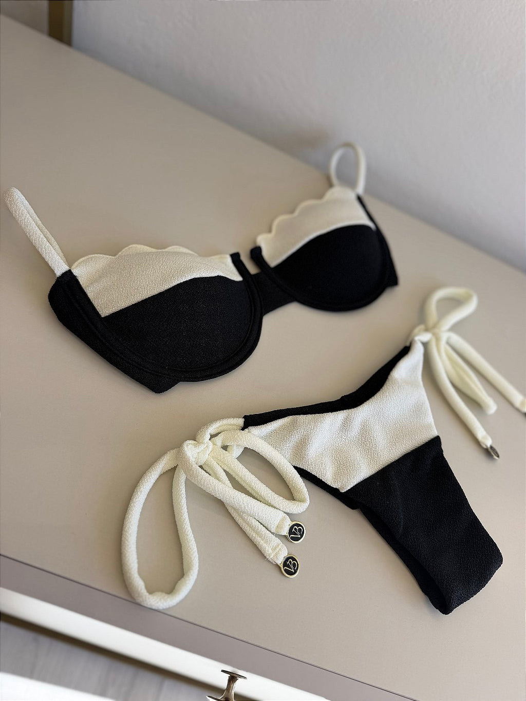 Calcinha Lacinho fio duplo Tulum off white e preto (top não incluso)