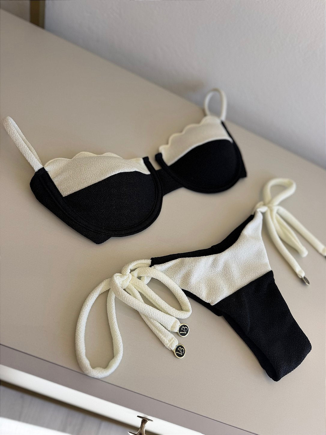 Calcinha Lacinho fio duplo Tulum off white e preto (top não incluso)