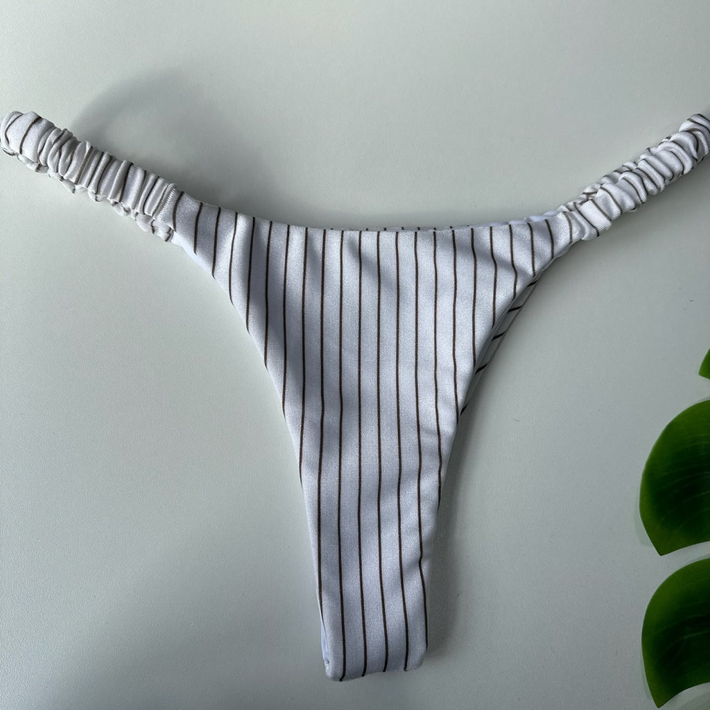 Calcinha Frufru Glow Risca giz Off White (top não incluso)