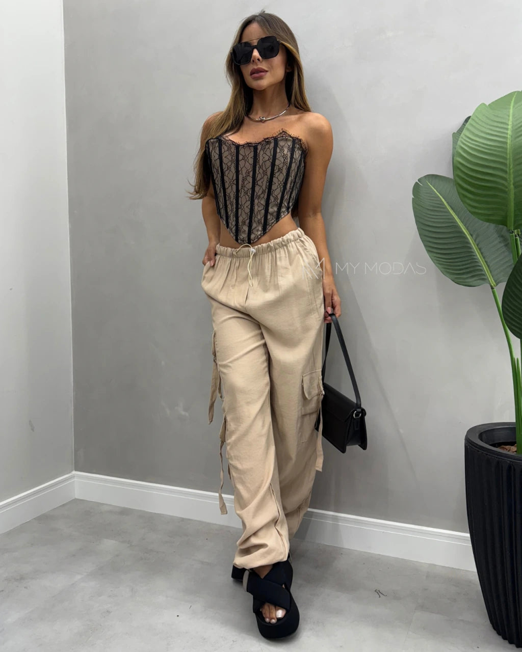 Corset Rendado com Barbatanas