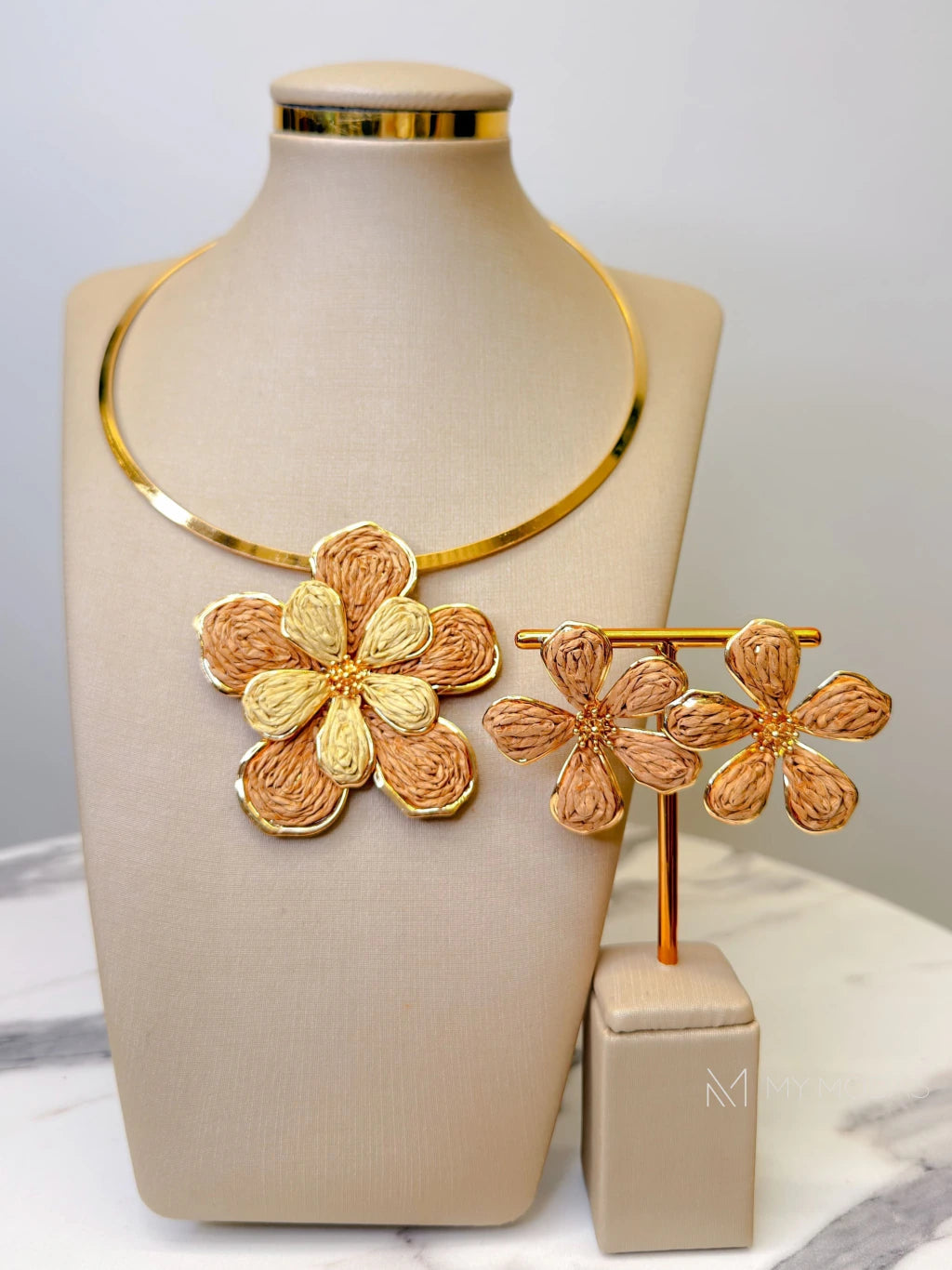 Conjunto colar e brinco flor palha