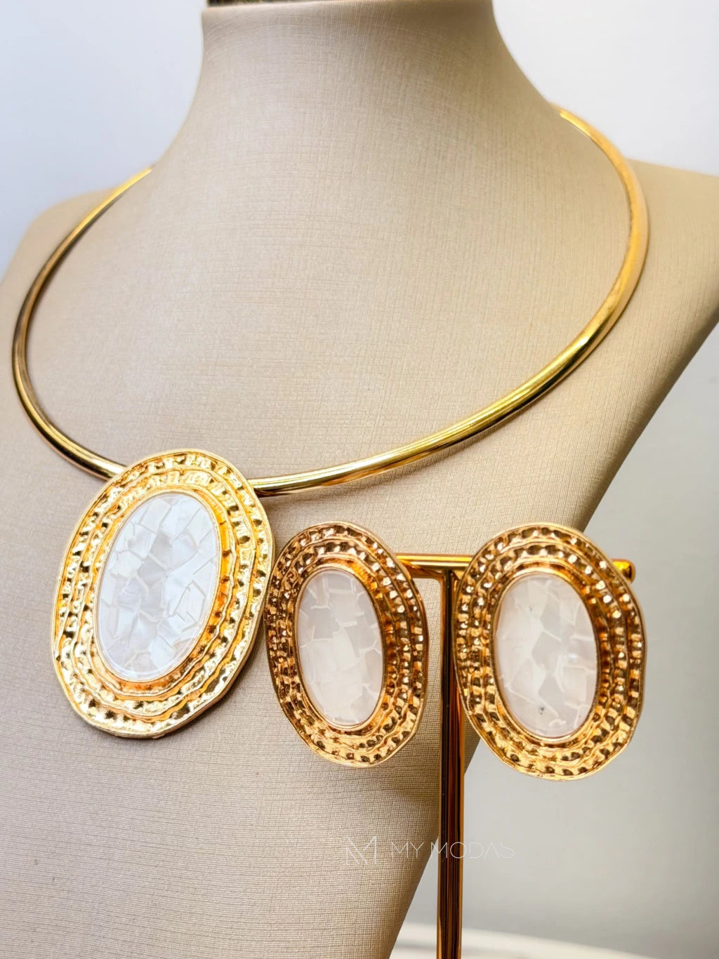 Conjunto Chocker e brinco madrepérola