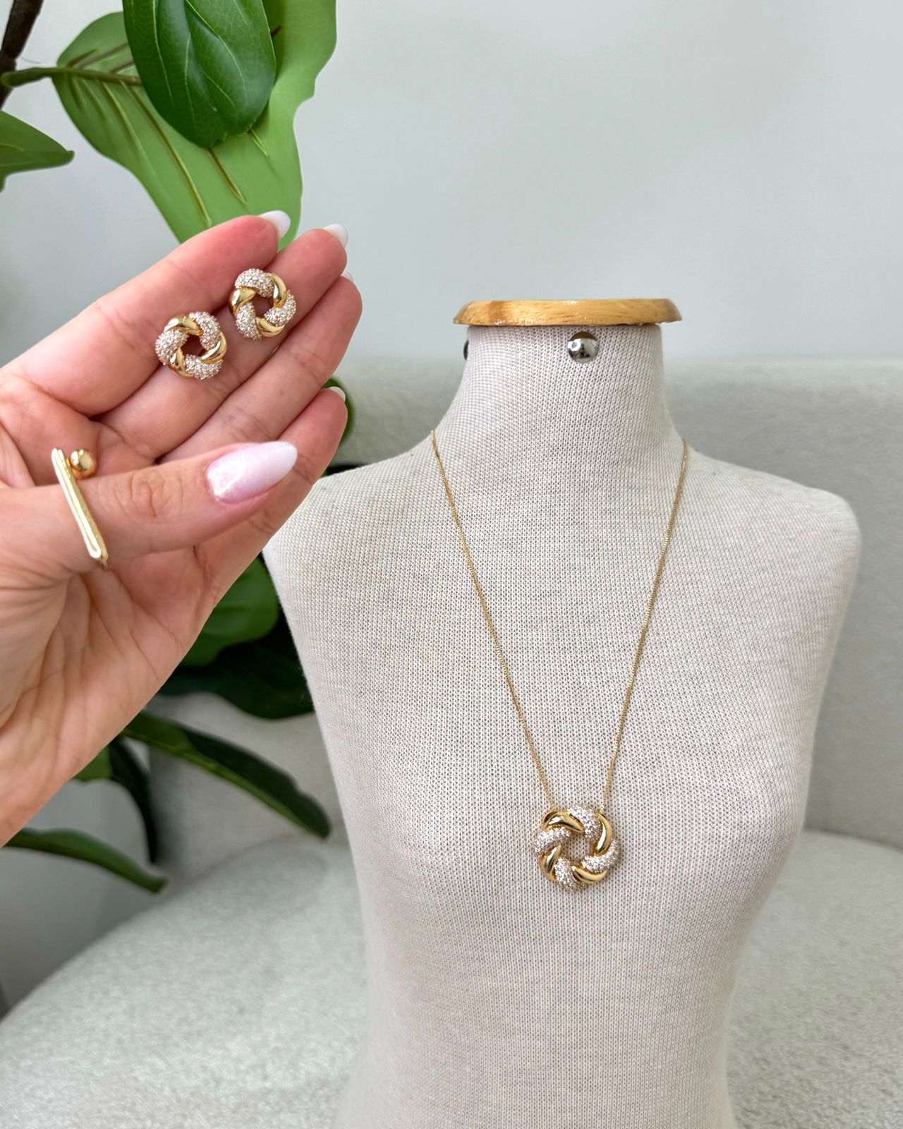 Conjunto Colar e Brinco Mania Essenza Dourado 120601