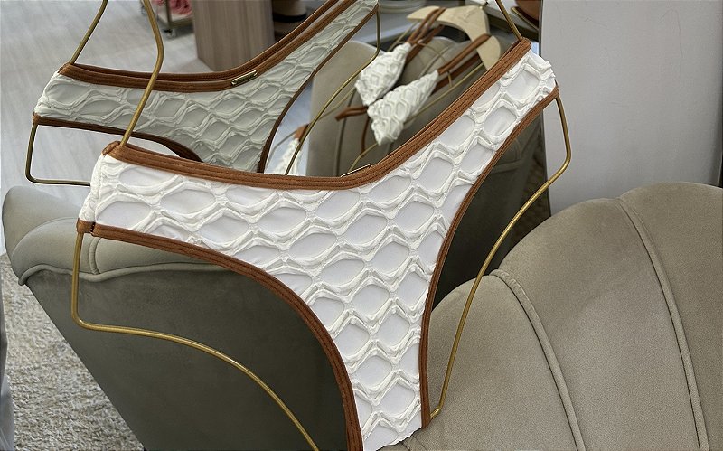 Calcinha Asa Delta Oásis Off White com viés marrom ( BOJO NÃO INCLUSO)