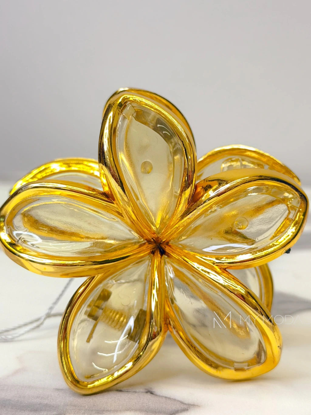 Presilha flor pétalas acetinada