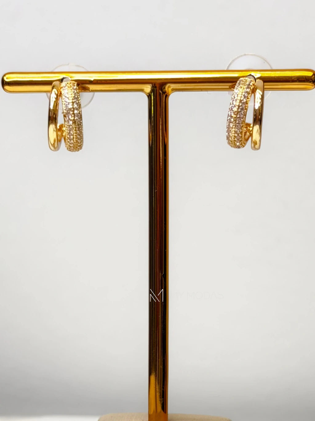 Brinco duo argola lisa e strass