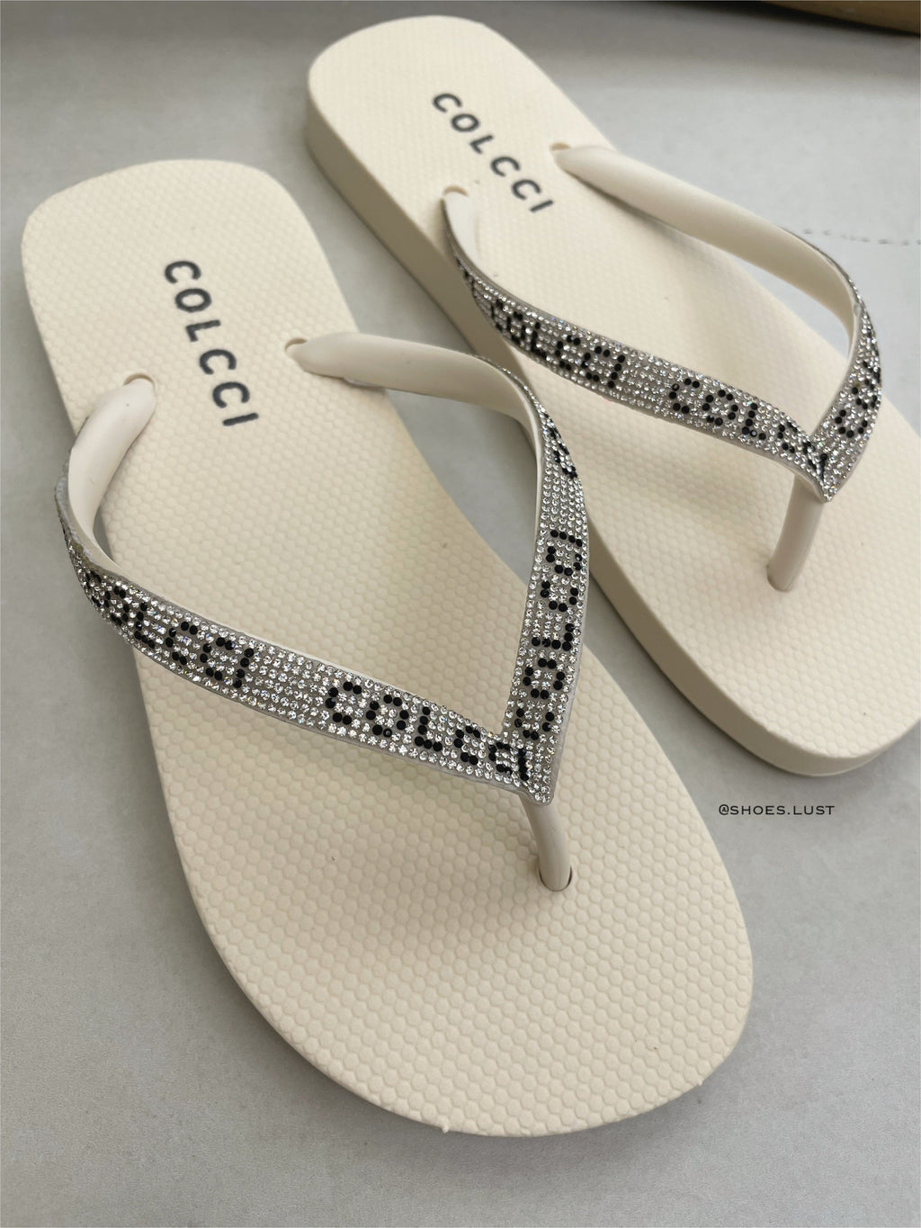 Chinelo Colcci Pandora Off White Logo Strass – 119830