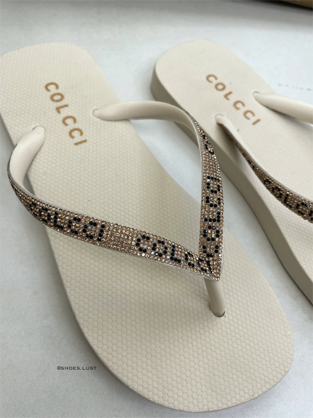 Chinelo Colcci Pandora Bege Logo Strass – 119831