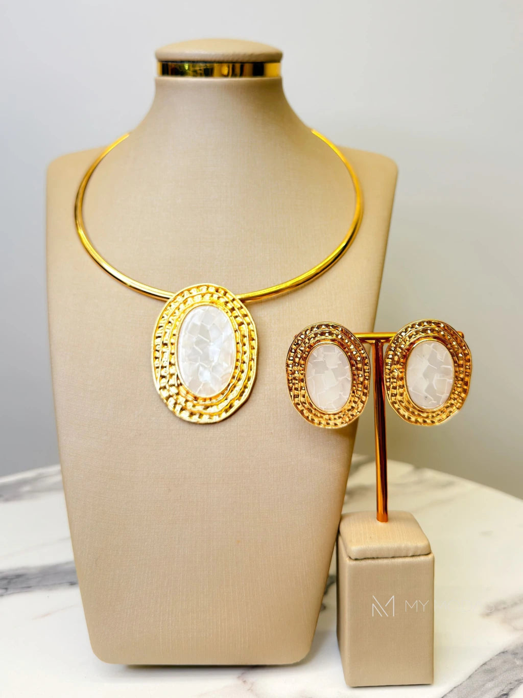 Conjunto Chocker e brinco madrepérola