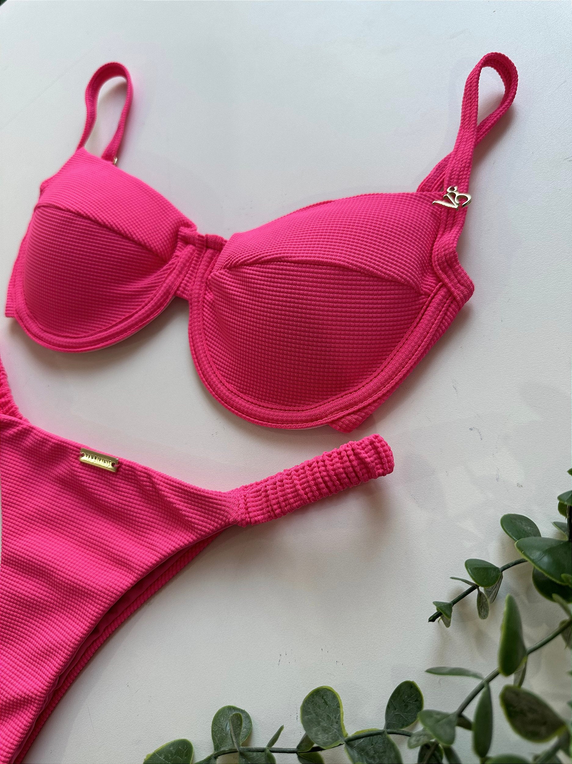 Calcinha Semi Fio fru-fru lateral tecido matrix pink 016 (top não incluso)