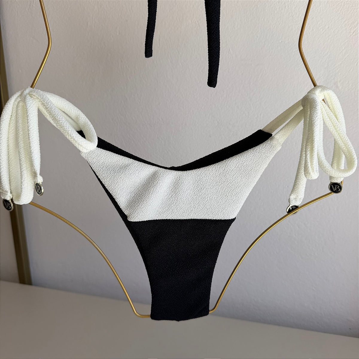 Calcinha Lacinho fio duplo Tulum off white e preto (top não incluso)