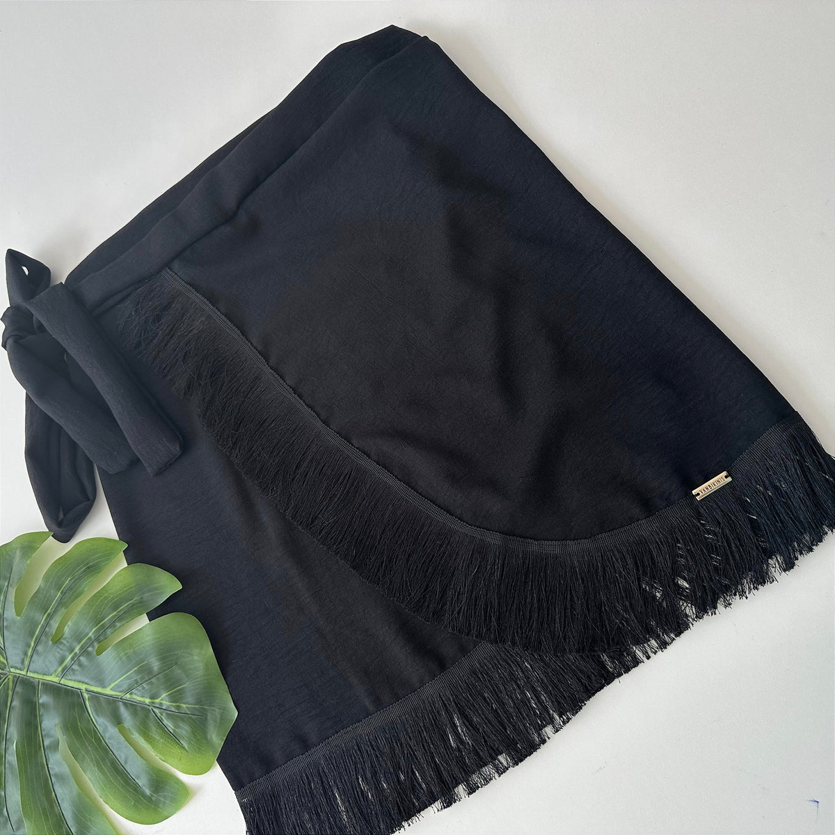 Saia transpassada tecido preto com franja ( valor somente da saia )