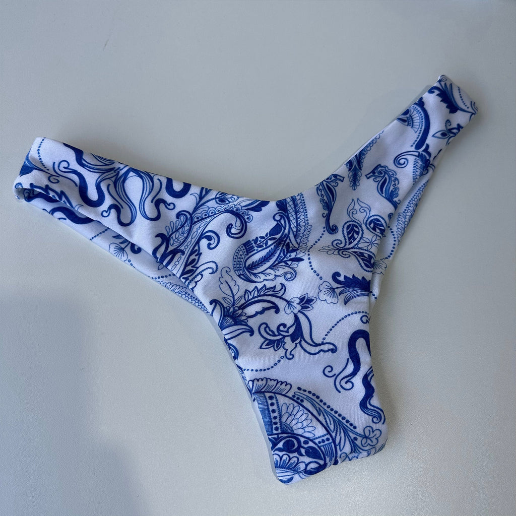 Calcinha Asa Delta Fio Duplo tecido glow grécia azul 012 (BUSTO NÃO INCLUSO)
