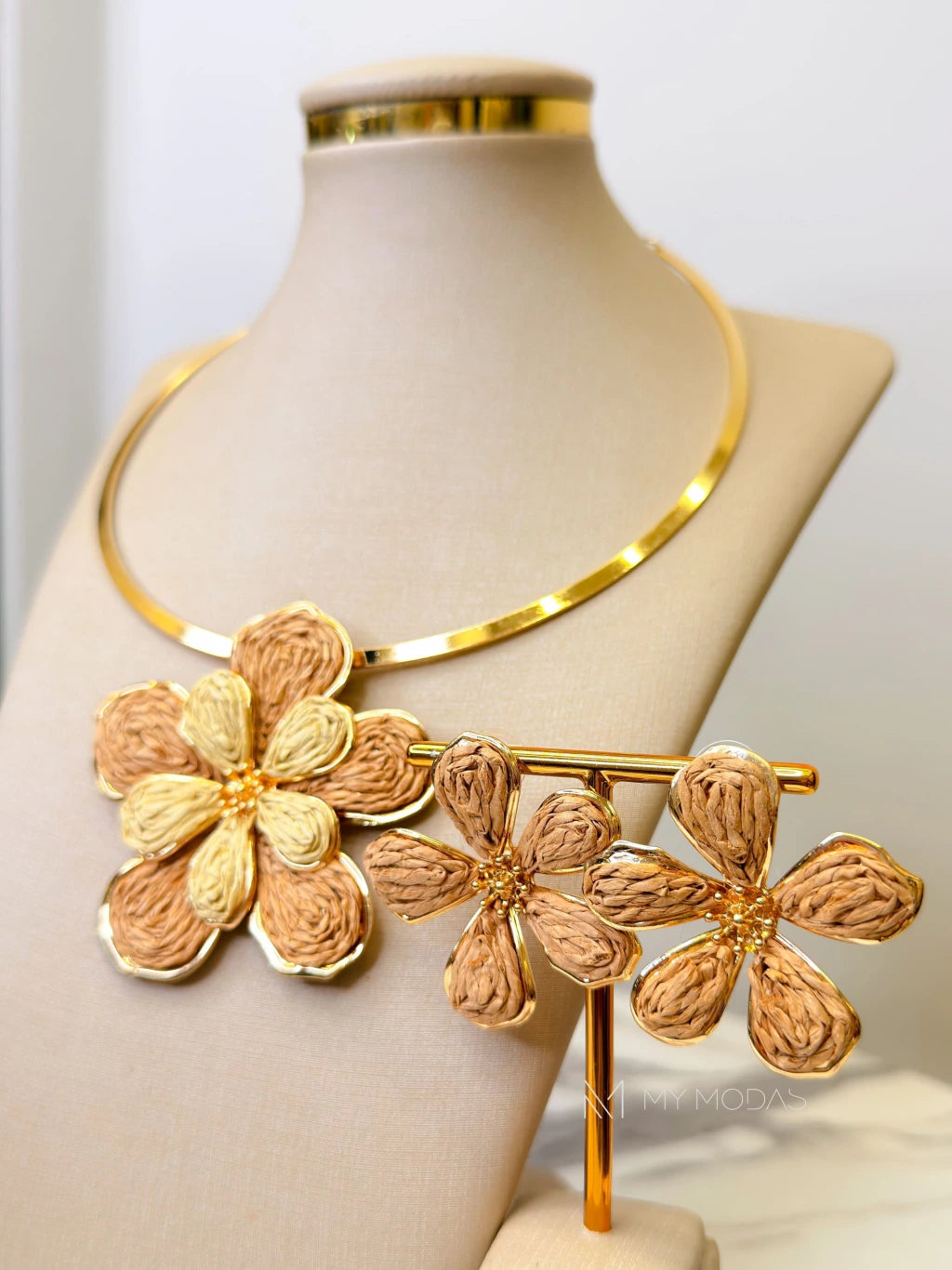 Conjunto colar e brinco flor palha