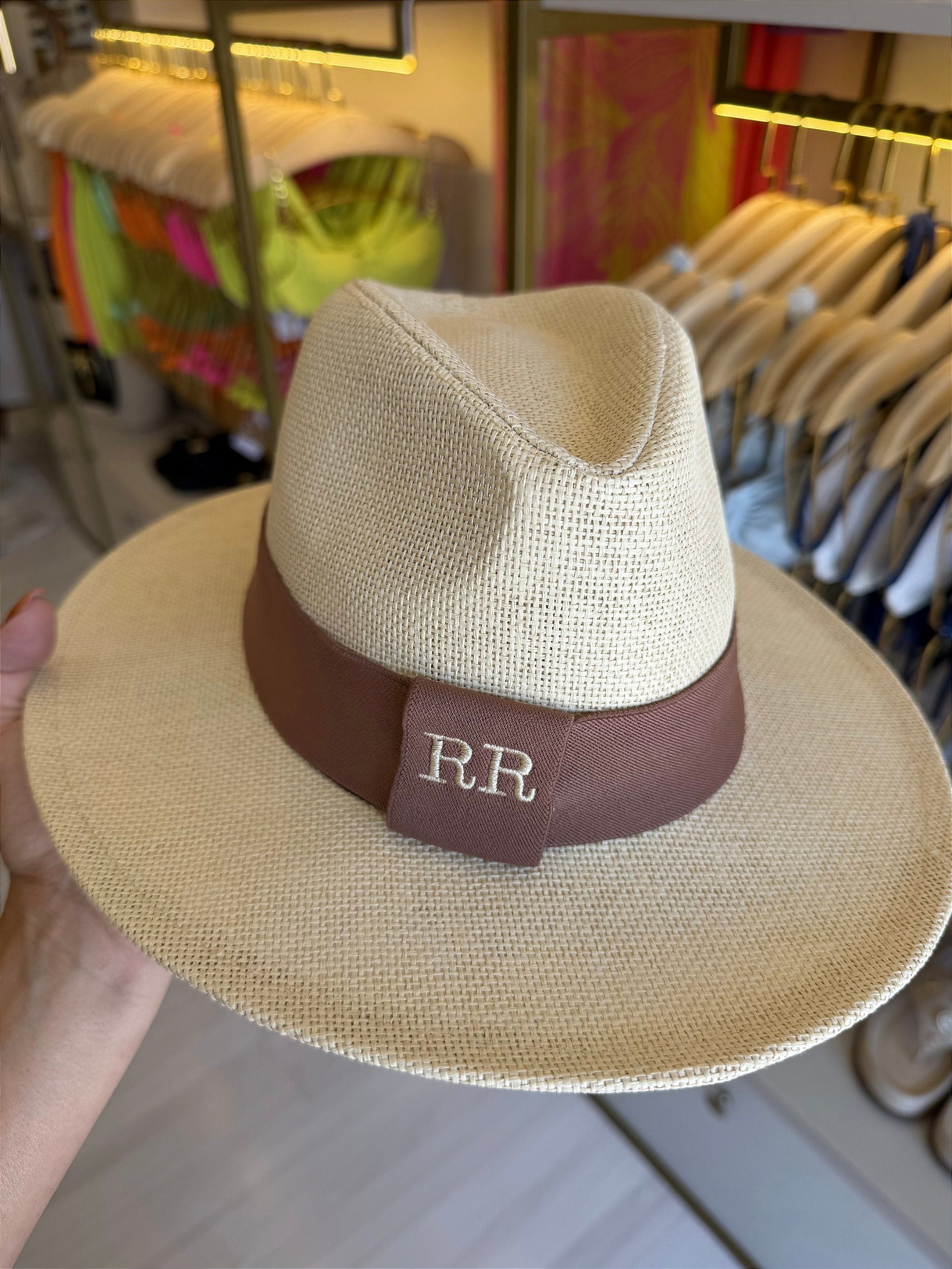 Chapéu Panamá cor off com iniciais cliente