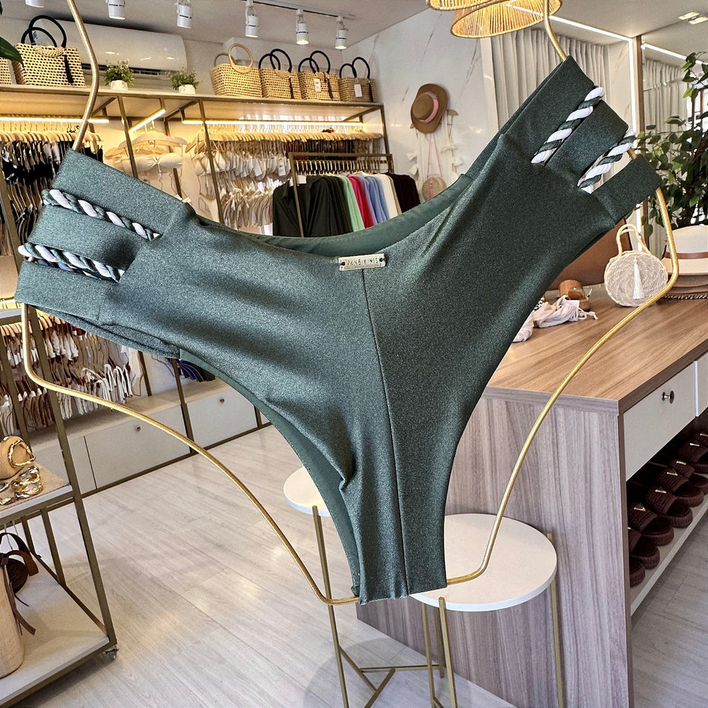 Calcinha semi hot pants 5005 verde militar com detalhes off white Ilhabela (BUSTO NÃO INCLUSO)