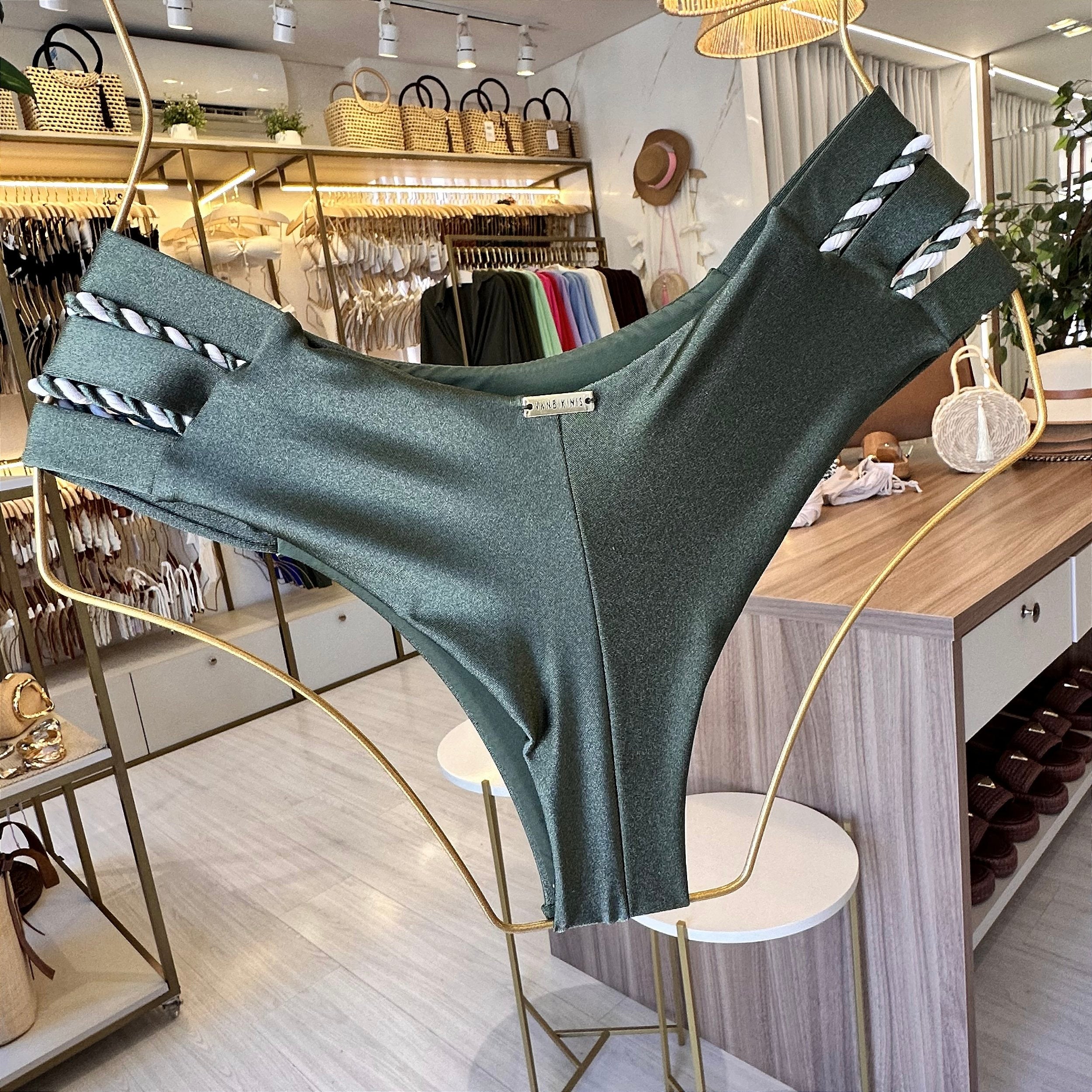 Calcinha semi hot pants 5005 verde militar com detalhes off white Ilhabela (BUSTO NÃO INCLUSO)