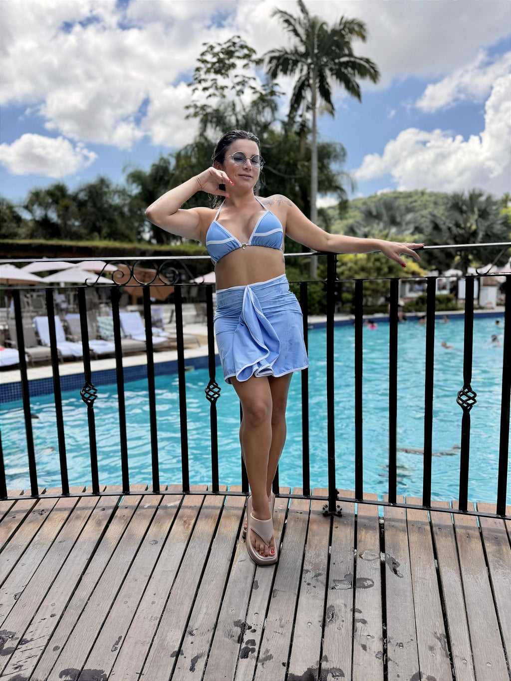 Saia Curta Ipanema azul candy com vies branco