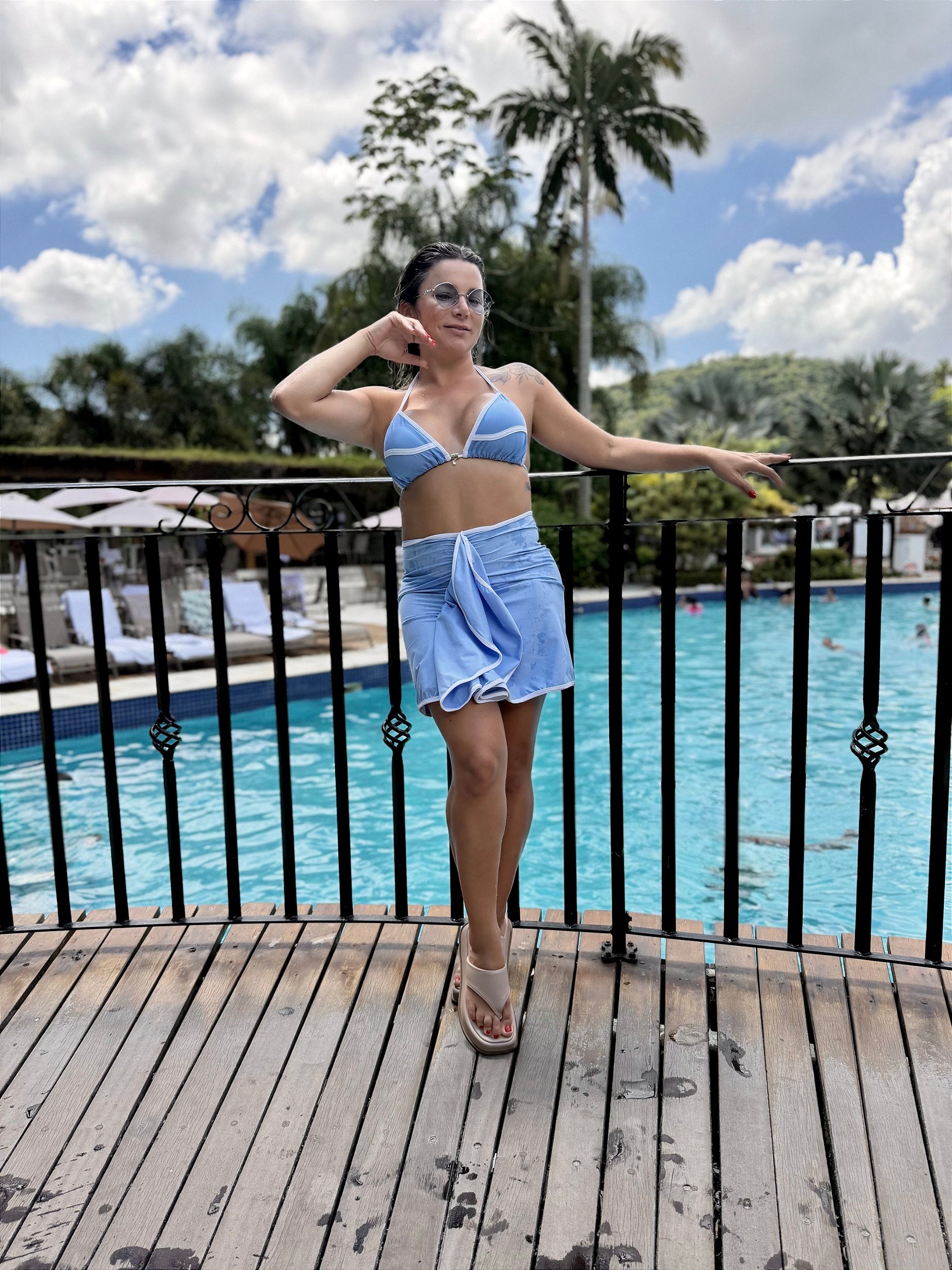 Saia Curta Ipanema azul candy com vies branco