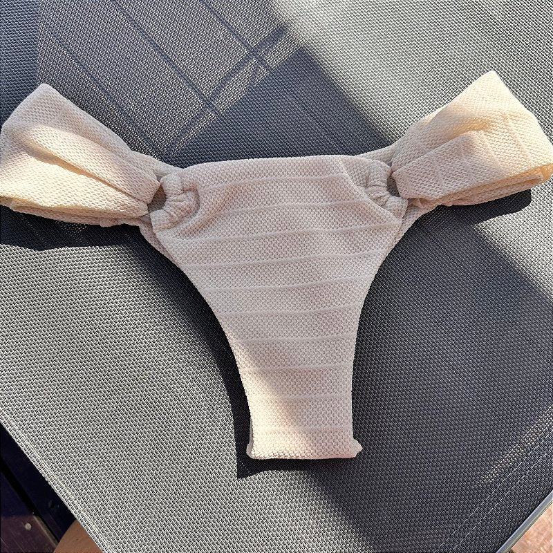 Calcinha 555 cintura média com argolinhas tecido Rivieira off white (BUSTO NÃO INCLUSO)