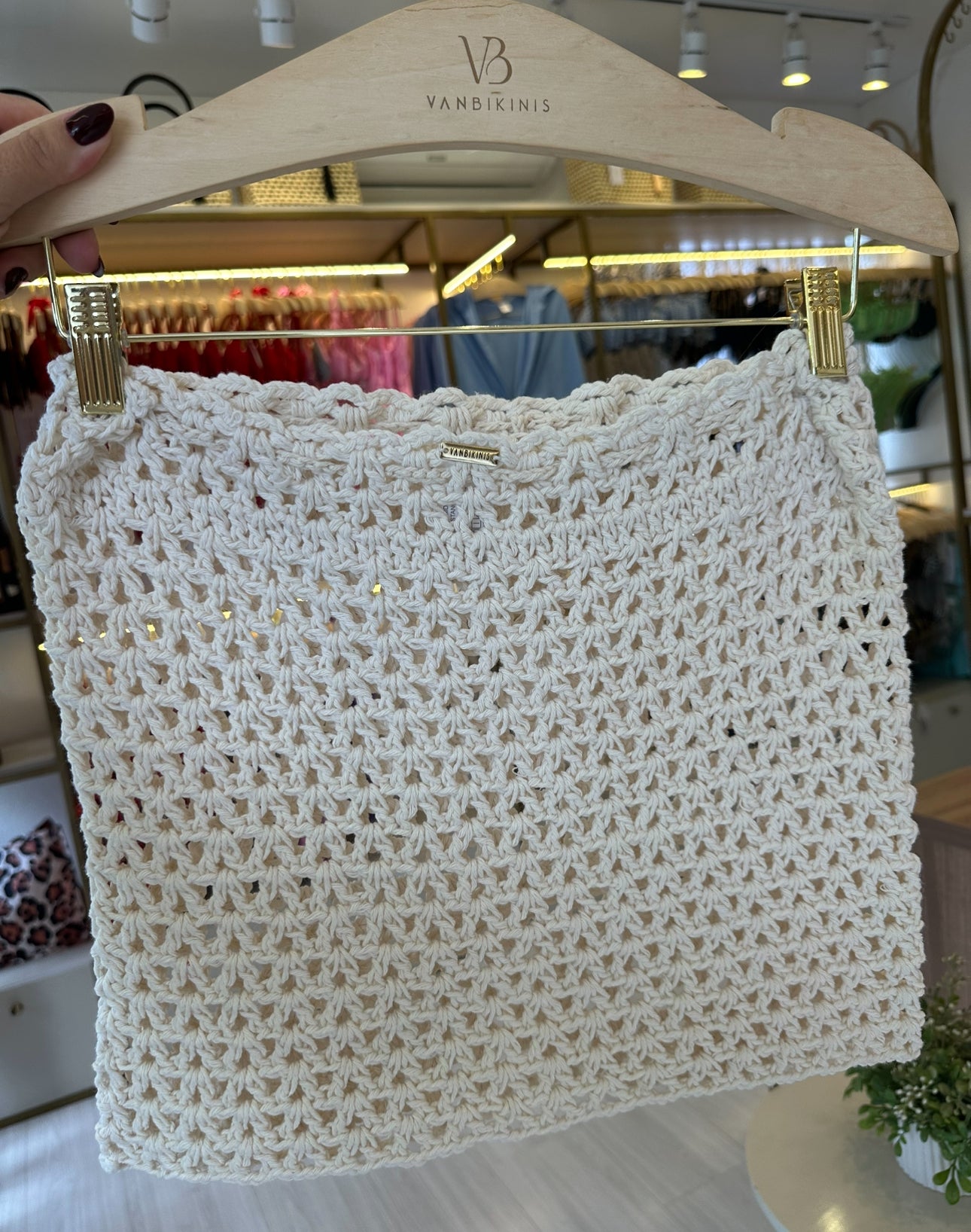 Saia off white trama aberta crochê