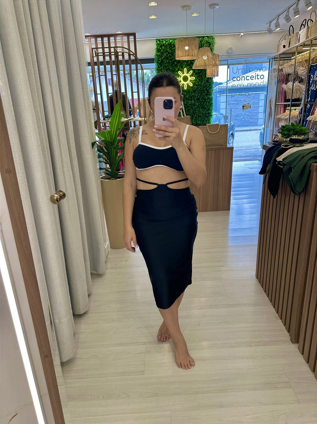 Saia midi com amarrações cintura glow preta