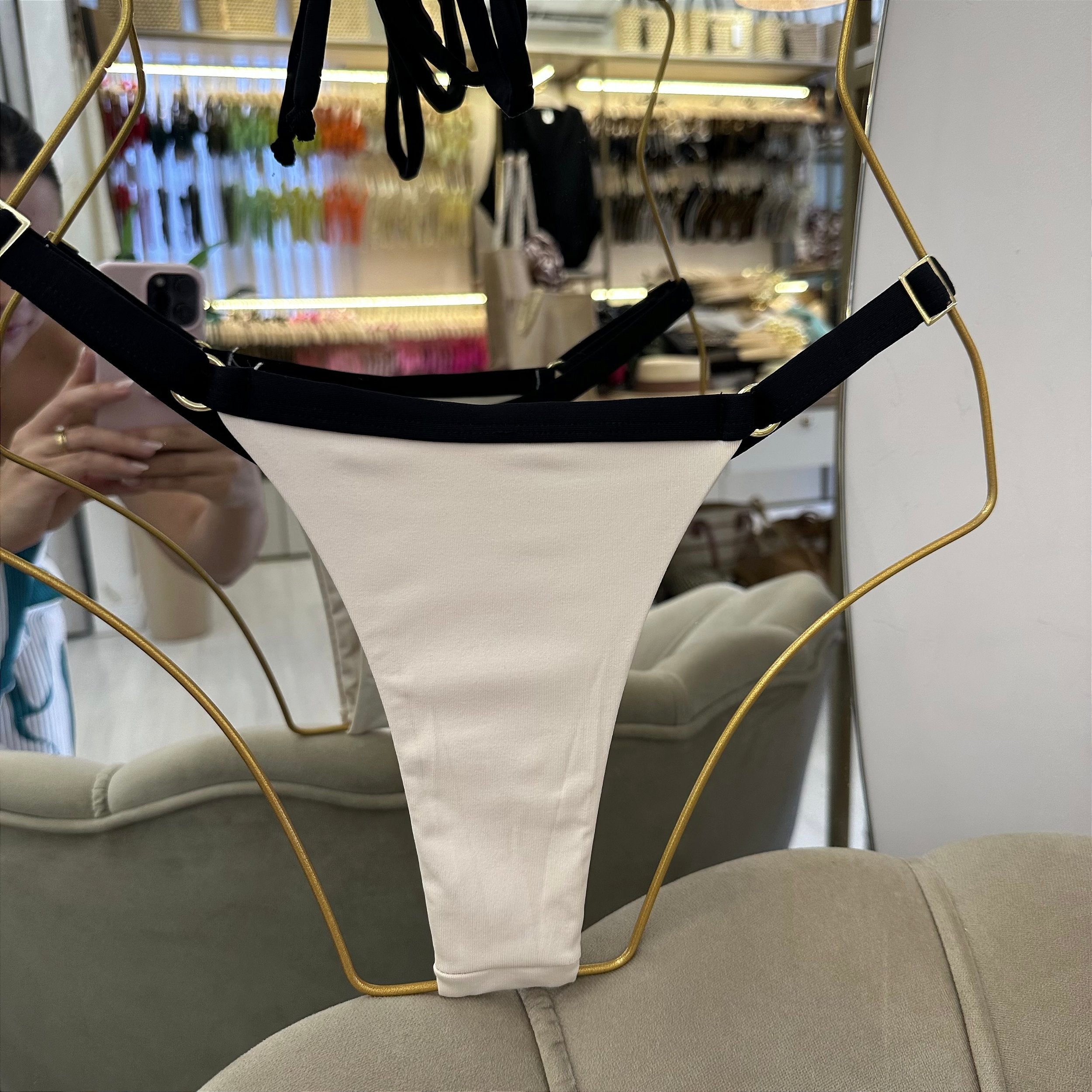 Calcinha Regulagem Ipanema Off White e preto (BUSTO NÃO INCLUSO)