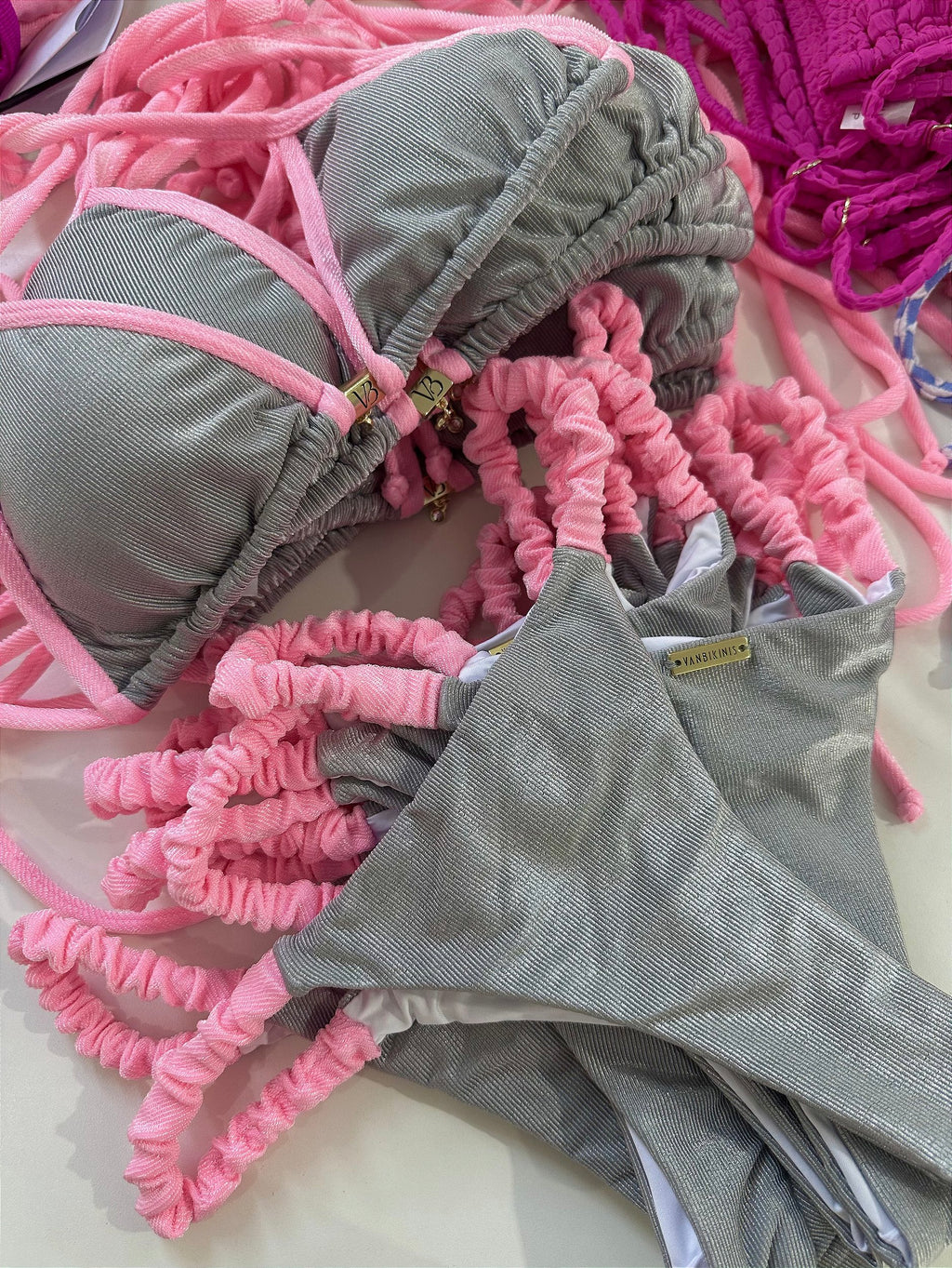 Cortininha Capri prata e rosa( CALCINHA NÃO INCLUSO)