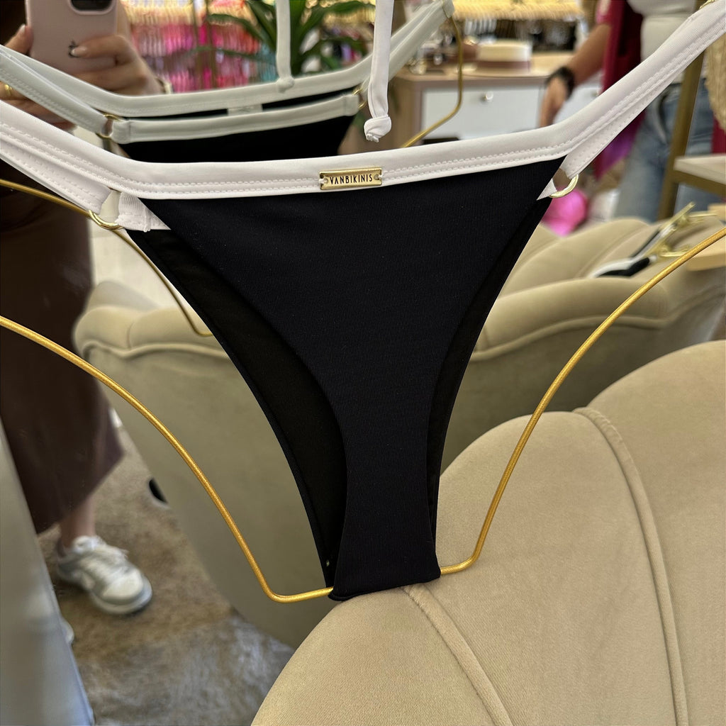 Calcinha Regulagem Ipanema Preto e Branco (BUSTO NÃO INCLUSO)