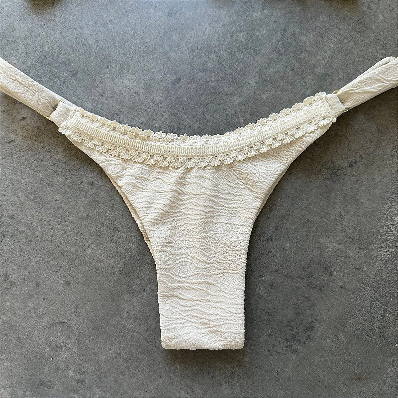 Calcinha Fita Renda-se Carmel Off White (BUSTO NÃO INCLUSO)
