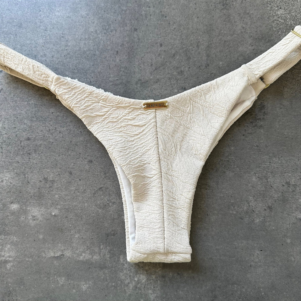 Calcinha Fita Renda-se Carmel Off White (BUSTO NÃO INCLUSO)