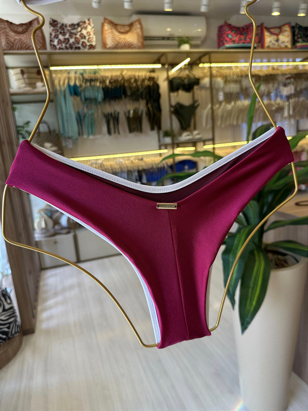 Calcinha Asa Delta Glow bordo com viés branco ( BOJO NÃO INCLUSO)