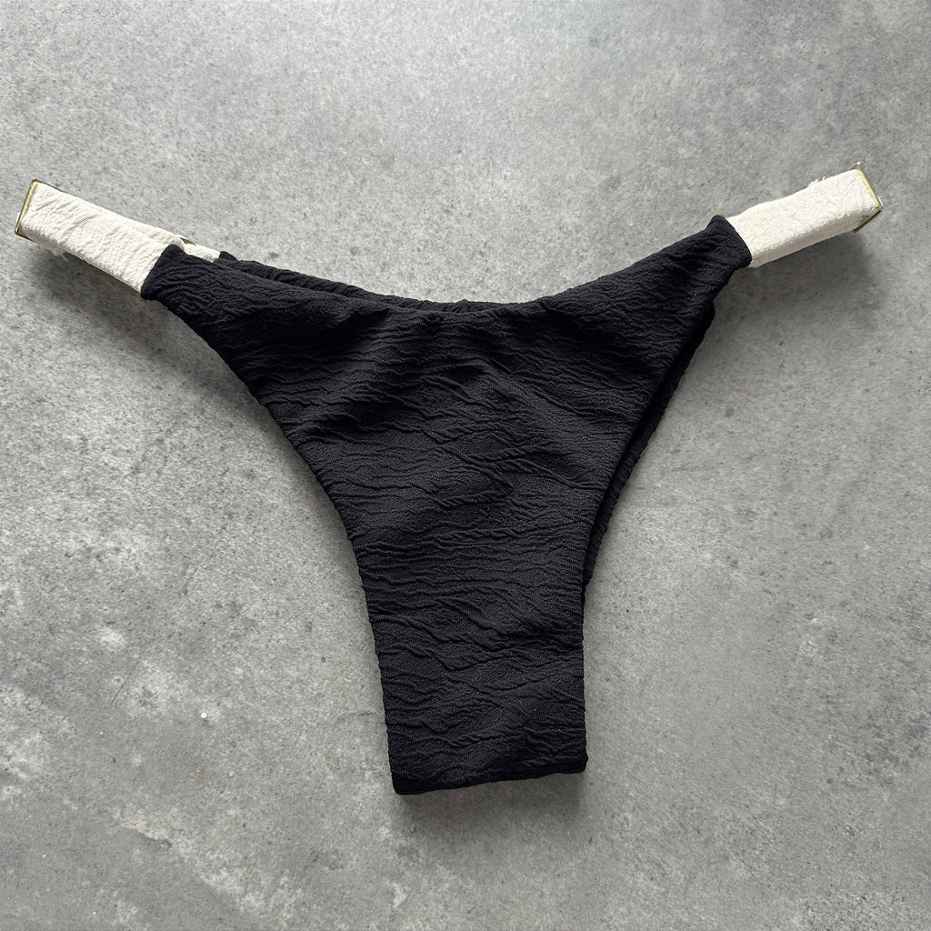 Calcinha Fita dual color Carmel Preto e Off white (BUSTO NÃO INCLUSO)